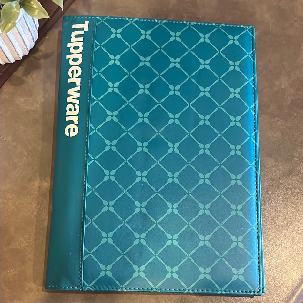 Tupperware Teal Geometric portfolio binder Folder organizer